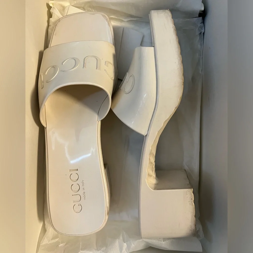 GUCCI RUBBER WHITE SANDAL - Picture 2 of 2